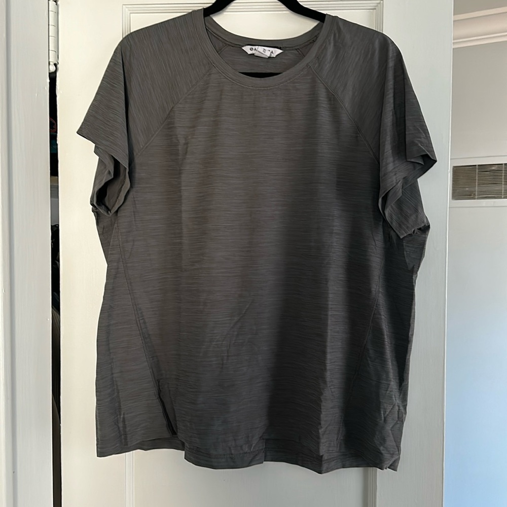 Athleta ultimate train tee textured size XL